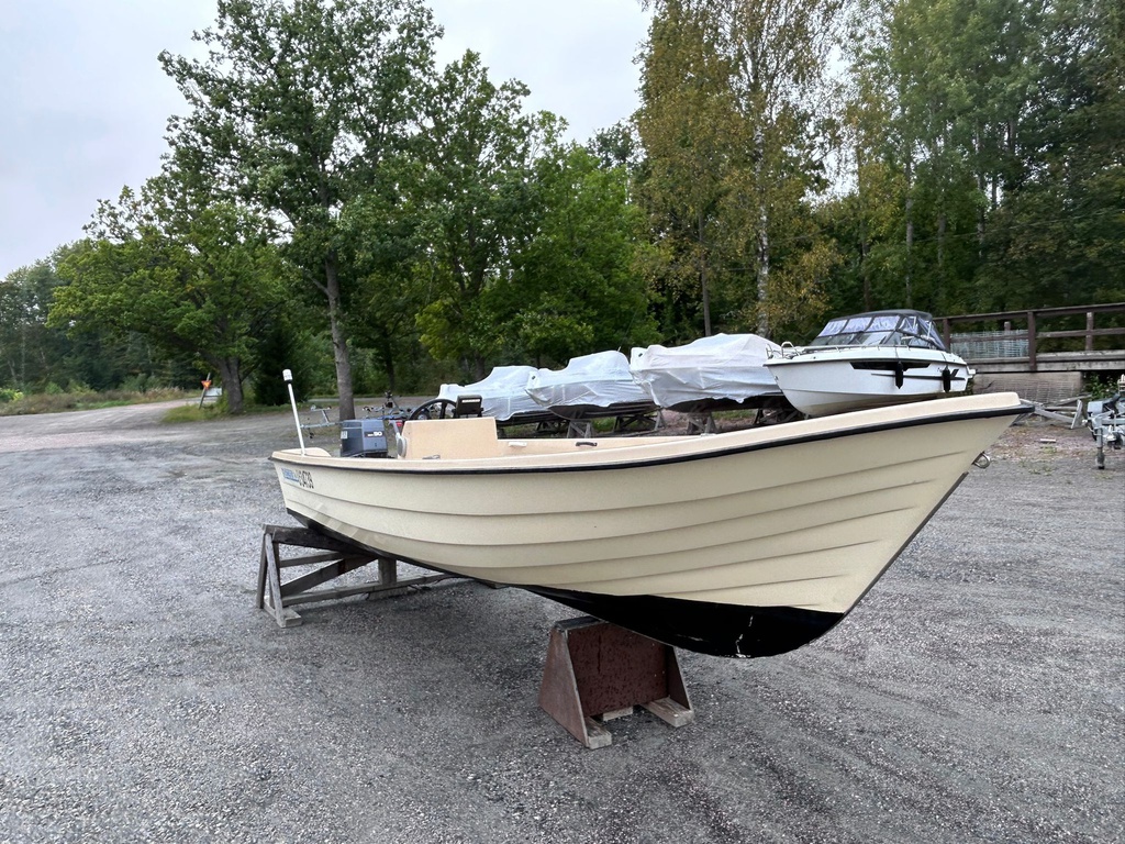 Rönnqvist 16 + Yamaha F30
