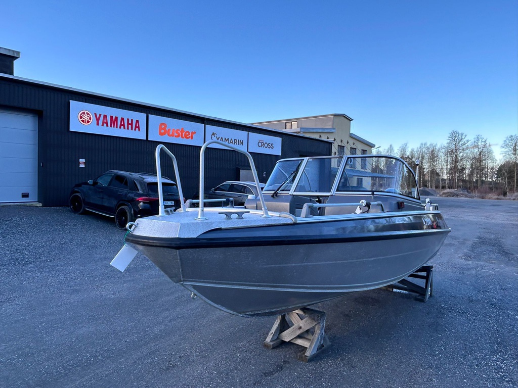 Buster XL + Yamaha F115