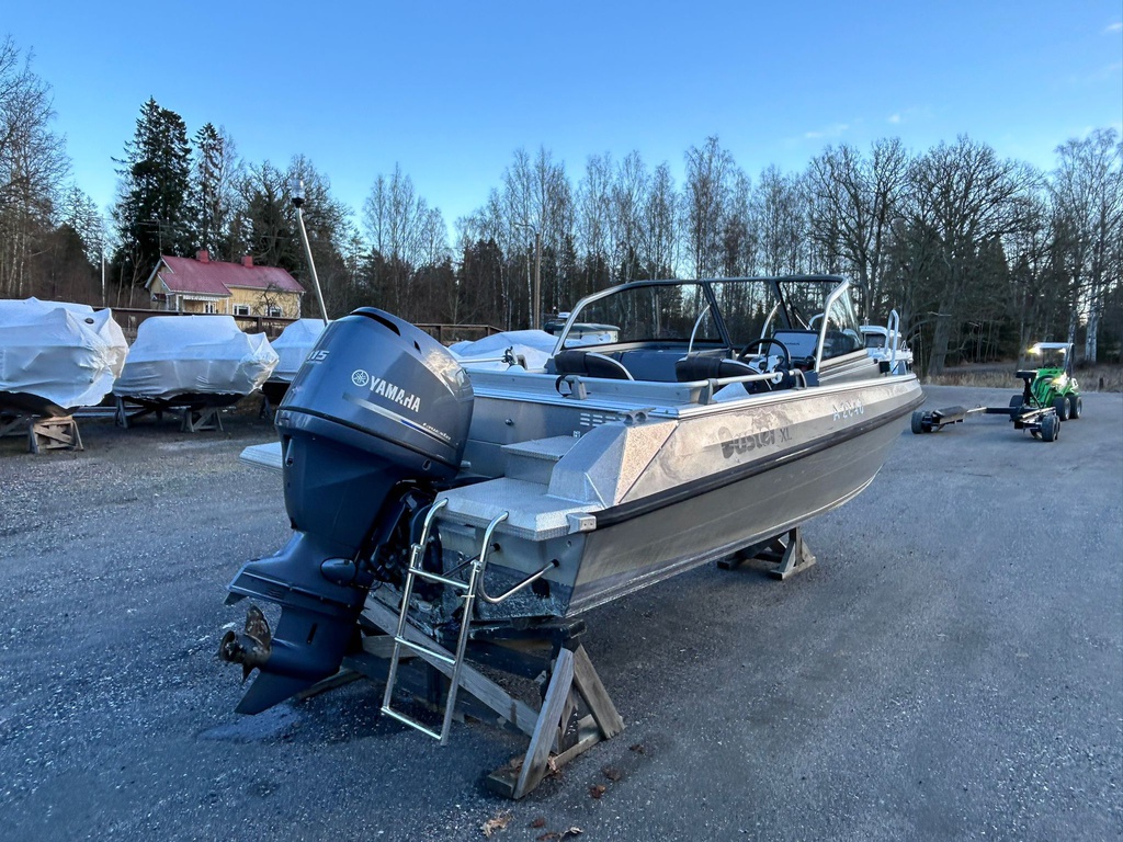 Buster XL + Yamaha F115