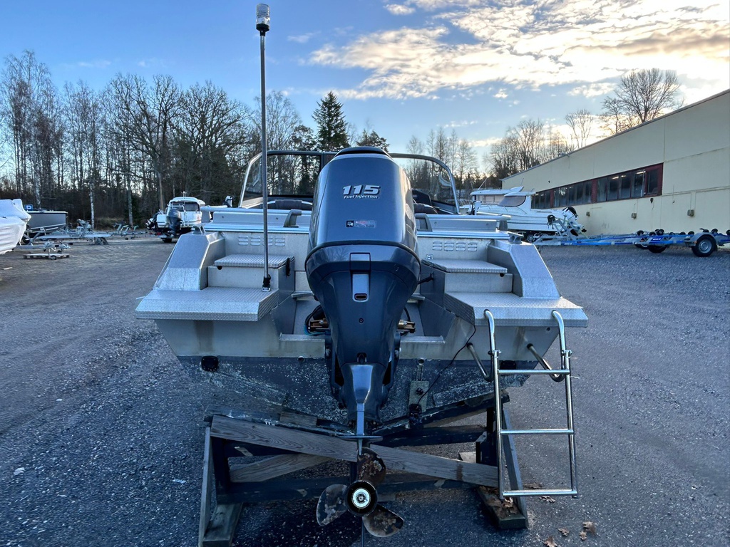 Buster XL + Yamaha F115