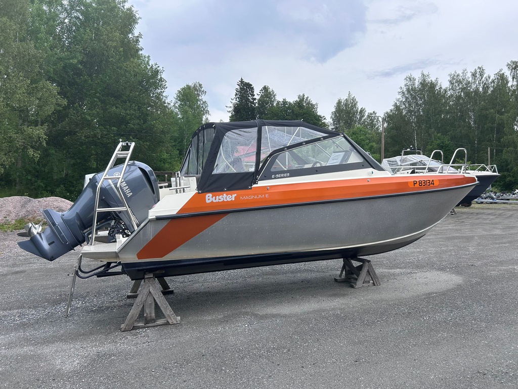 Buster Magnum E + Yamaha F225