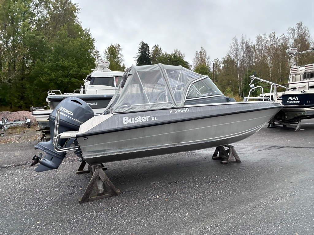 Buster XL + Yamaha F115